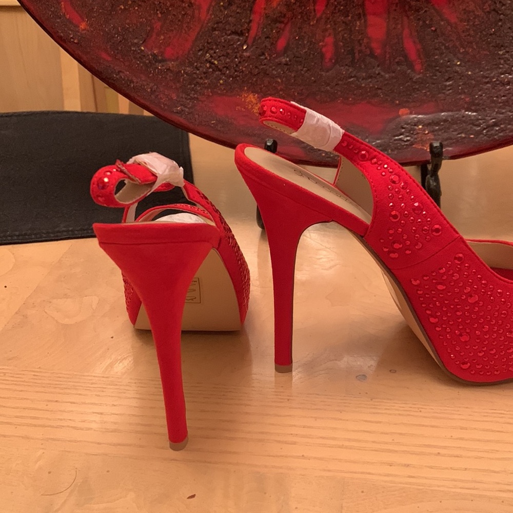 Haute - Picture 2 of 3